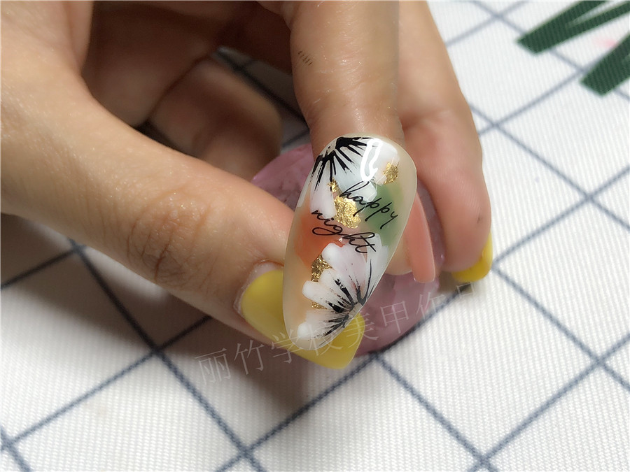 1591408825801063.jpg 20200423秋天小雛菊美甲.jpg